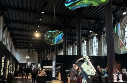 Exposition artistique avec scénographie permettant une déambulation naturelle dans le Réfectoire des Cordeliers et une belle mise en valeur des oeuvres
