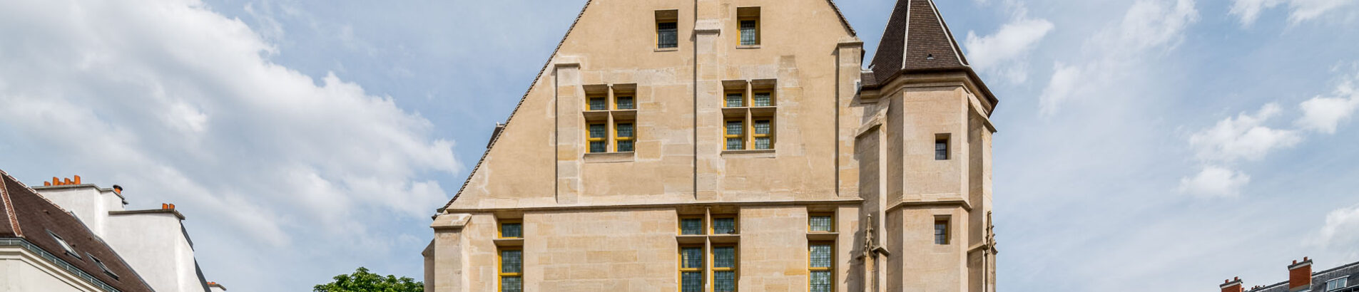 Vue sur la façade extérieure du Réfectoire des Cordeliers