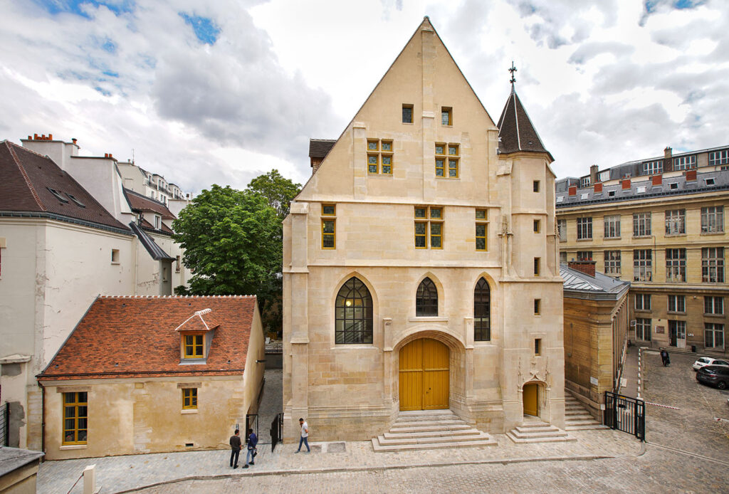 Le Réfectoire des Cordeliers se compose du grand bâtiment événementiel mais aussi de logements pour étudiants et chercheurs dans les étages supérieurs.